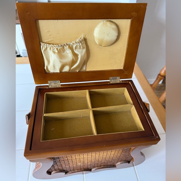 Vintage Sewing Basket Woven Wicker Upholstered Floral Velvet Wooden Elegant - Picture 12 of 15